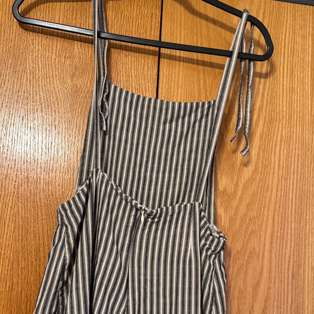 Striped navy blue and White open back jumpsuit - Picture 3 of 4